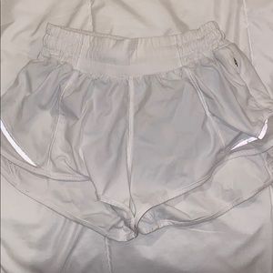 SIZE 2 LULULEMON HOTTY HOT SHORTS 2.5 inseam